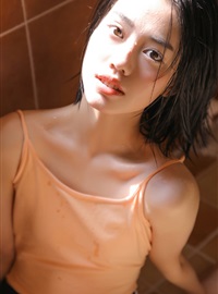 日本裸背吊带美女翘臀湿身丰满性感人体艺术摄影图片(12)